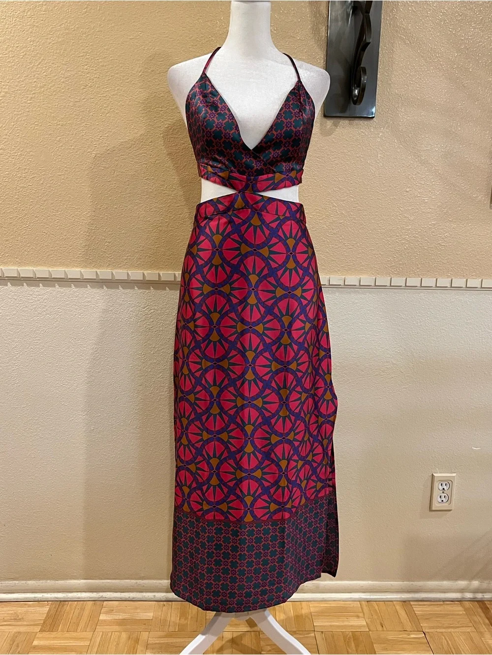 House of Harlow satin maxi dress w/ cutouts. Open back, slit. Purple, fuchsia. L - Picture 2 of 12